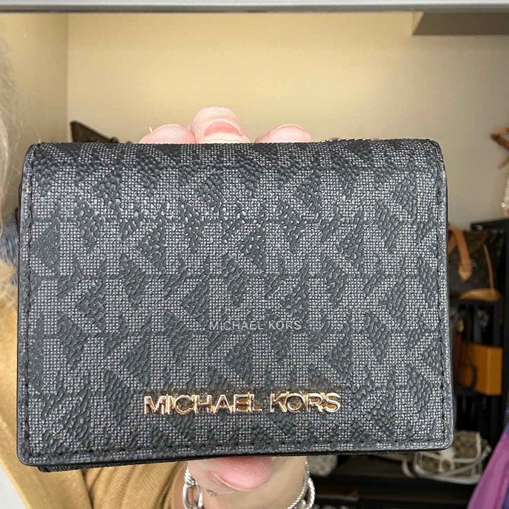 MICHAEL Michael Kors Compact Bifold Wallet with Zip Coin Pocket in Black/Gray